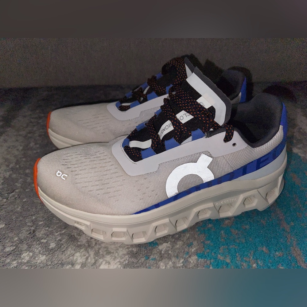 Women’s On Cloud Monster / Size 9